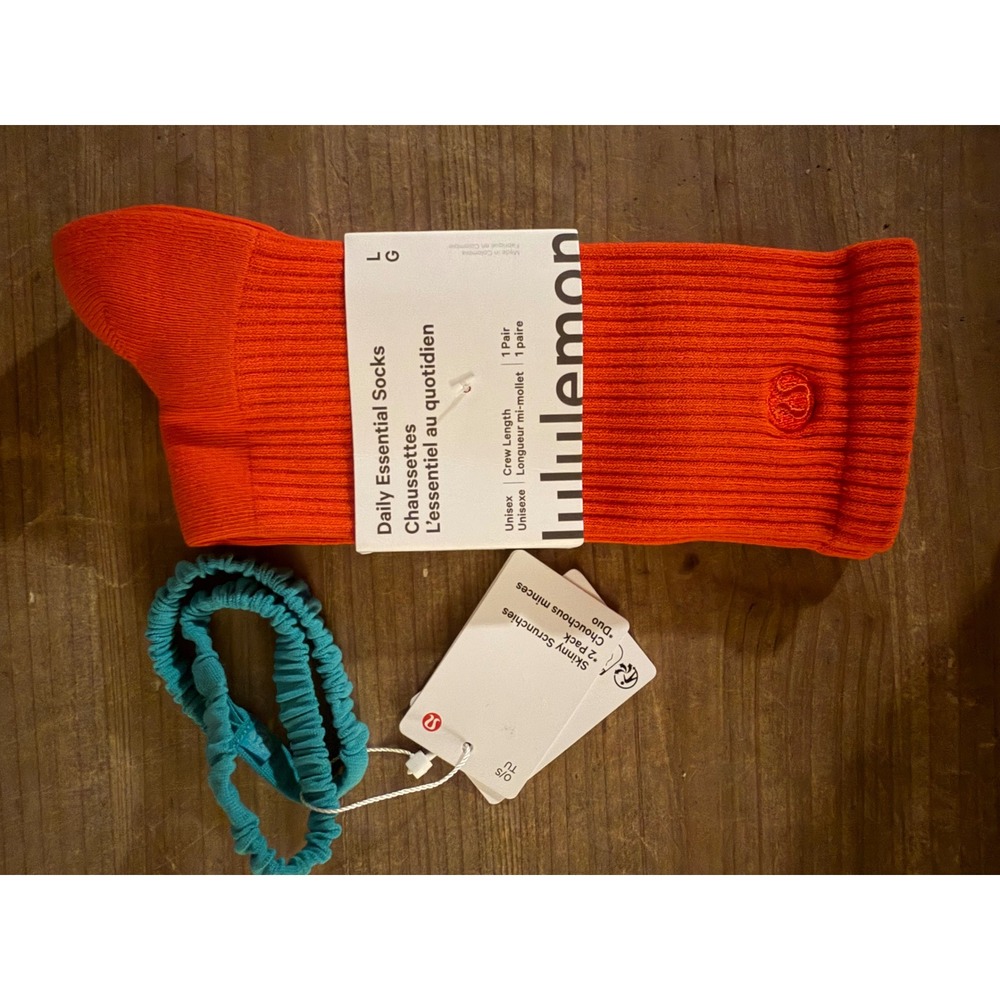 Lululemon Daily Essential Crew Socks & Skinny Scrunchies 2 Pack Blue NWT bundle